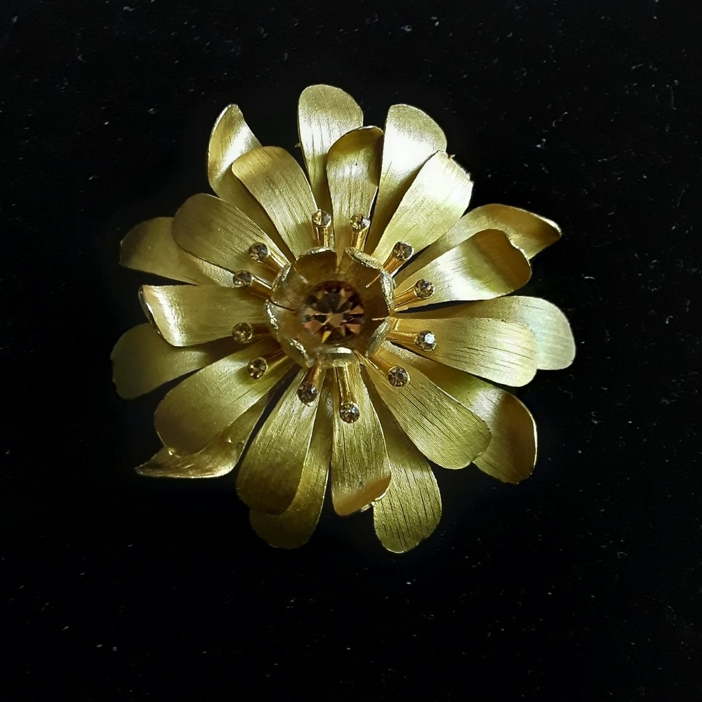 Flower brooch